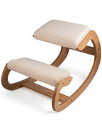 Ergonomisk knestol med polstring – oppreist holdning ved pulten – produktbilde 1