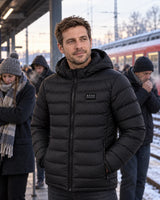 Varm mens du venter på perrongen