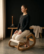 Ergonomisk knestol med polstring – oppreist holdning ved pulten – produktbilde 10