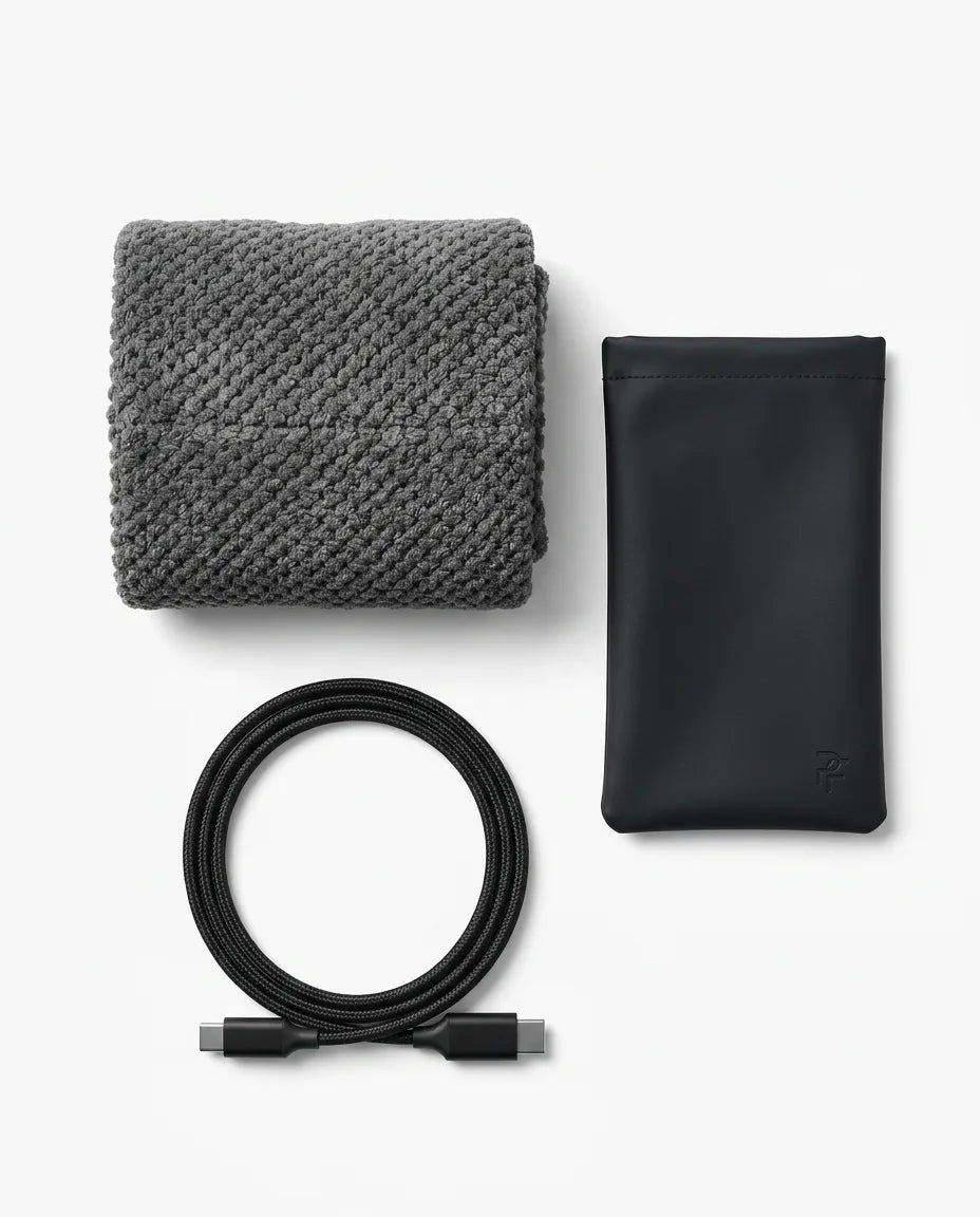Nakke- og skuldervarmer – varmer, kabel og pose lagt frem