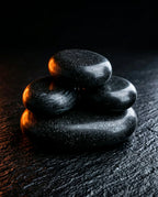 Hot stone-sett – 10 eller 20 steiner – stablede glatte svarte steiner
