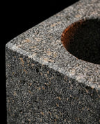 Oppbevaring for eteriske oljer i granitt – skulpturell holder for badstue og spa – produktbilde 4
