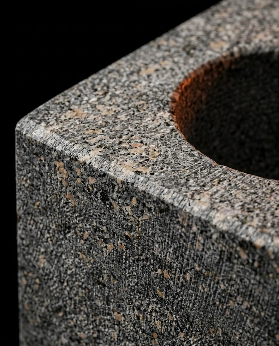Oppbevaring for eteriske oljer i granitt – skulpturell holder for badstue og spa – produktbilde 4