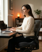 Ortopedisk sittepute i memoryskum – utsparing for halebeinet ved lang sitting – produktbilde 2