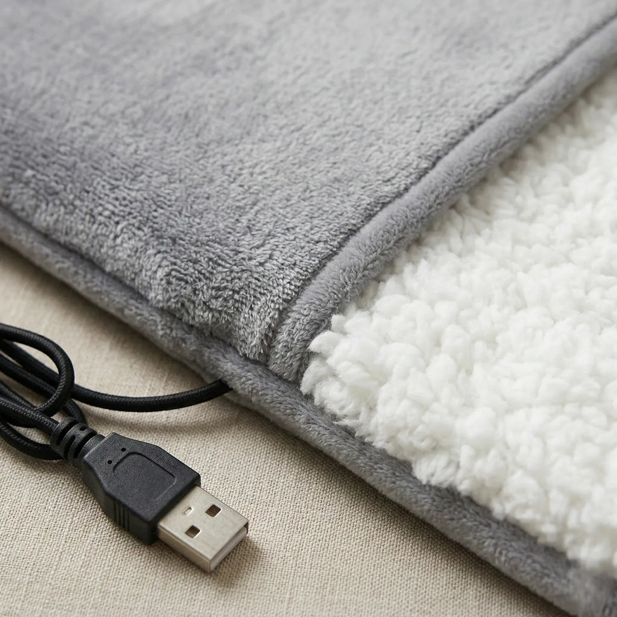 Kompakt USB-fotvarmer ved skrivebordet